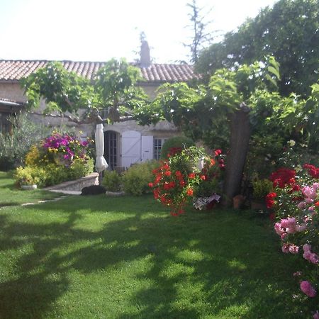 Bed and Breakfast Le Mas Fa Sua Malataverne Екстер'єр фото