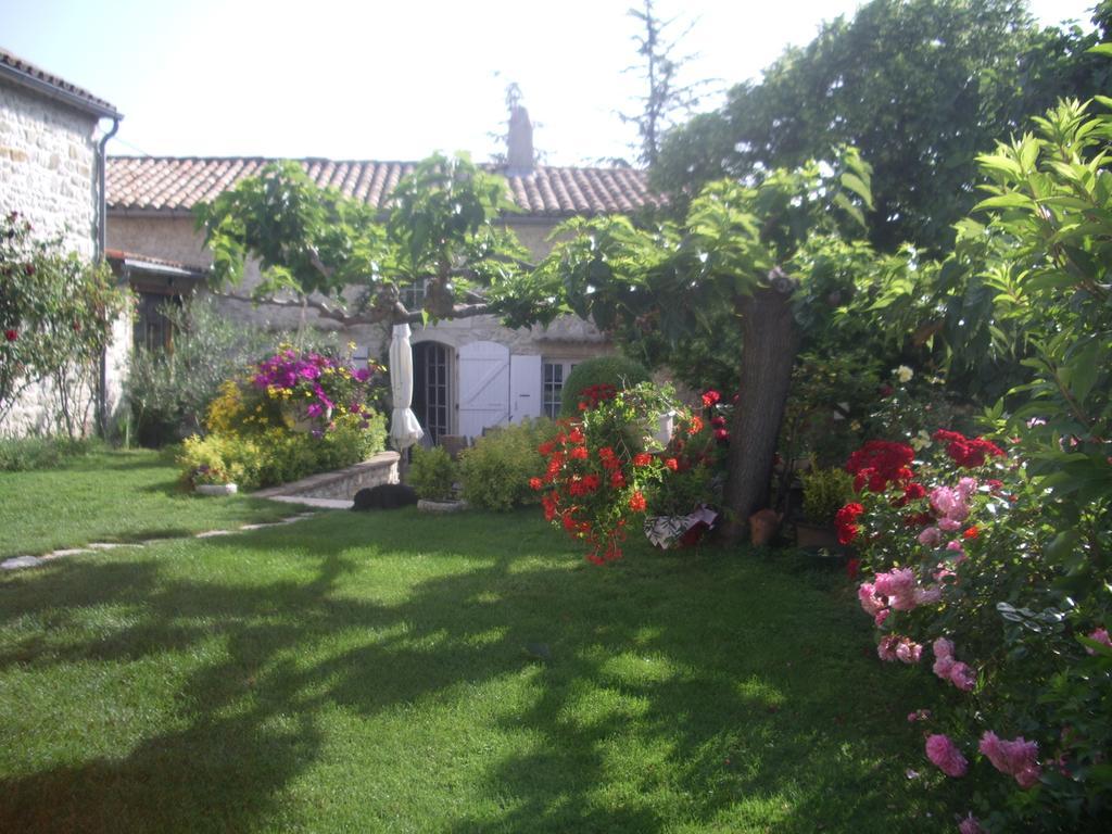 Bed and Breakfast Le Mas Fa Sua Malataverne Екстер'єр фото
